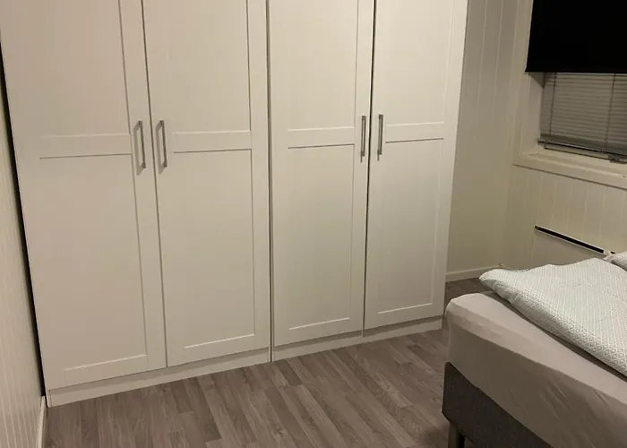 Vardo Accommodation - White House