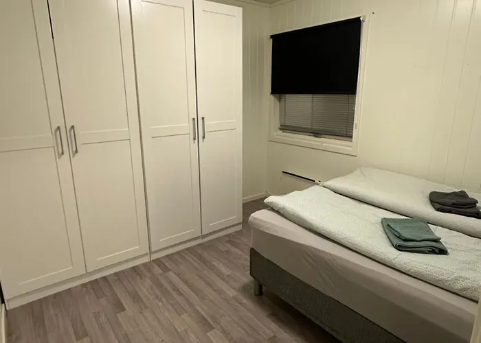 Vardo Accommodation - White House