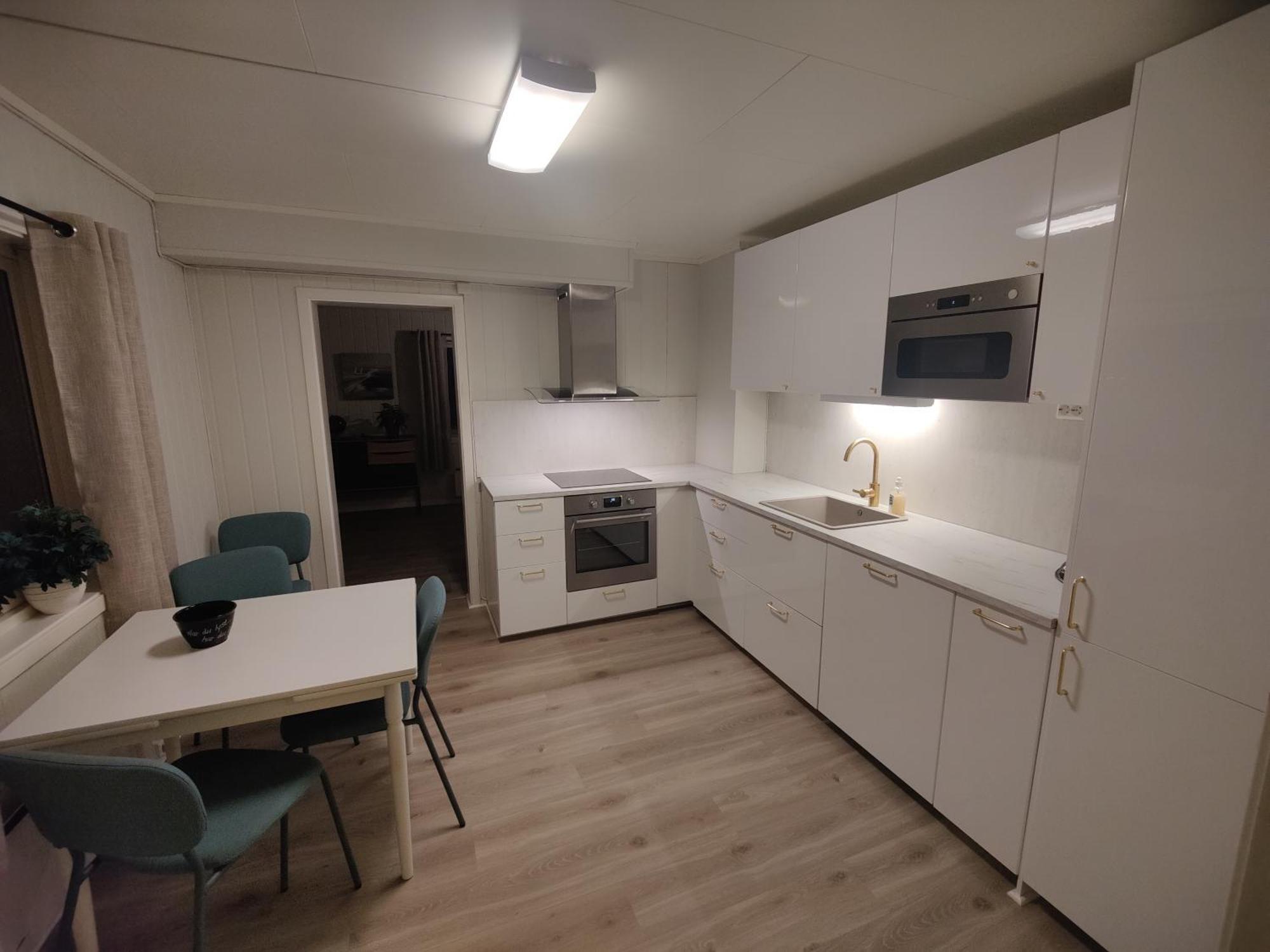 - White House Apartment *